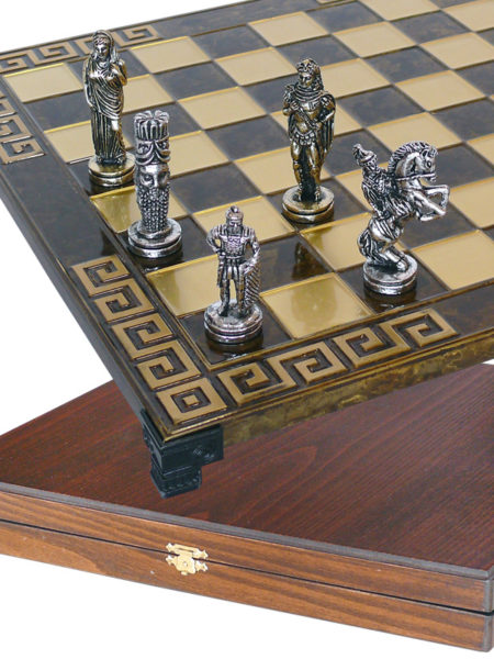 Шахматный набор в коричневом цвете
